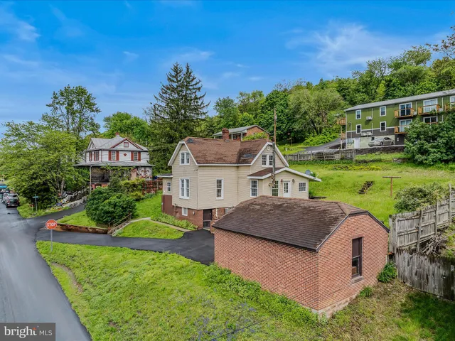 $264,000 | 151 South Laurel Avenue, Berkeley Springs, WV 25411