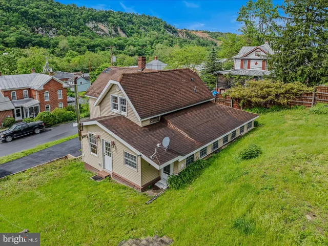 $264,000 | 151 South Laurel Avenue, Berkeley Springs, WV 25411