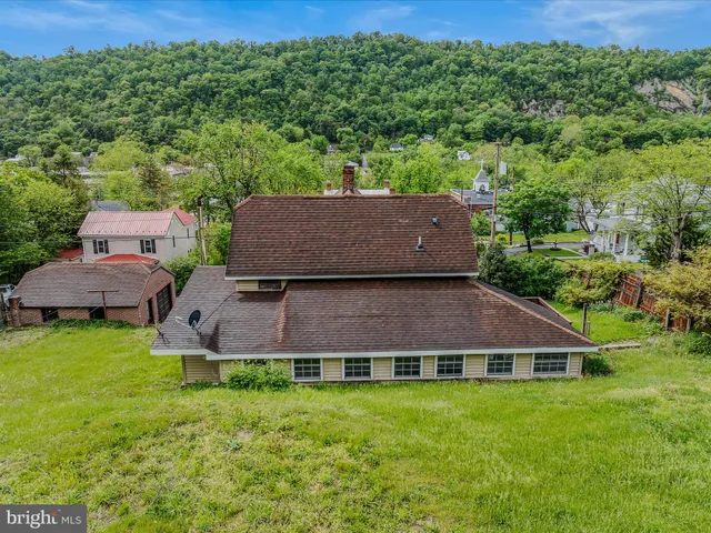 $264,000 | 151 South Laurel Avenue, Berkeley Springs, WV 25411