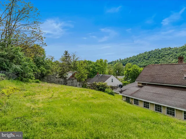 $264,000 | 151 South Laurel Avenue, Berkeley Springs, WV 25411