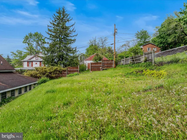 $264,000 | 151 South Laurel Avenue, Berkeley Springs, WV 25411