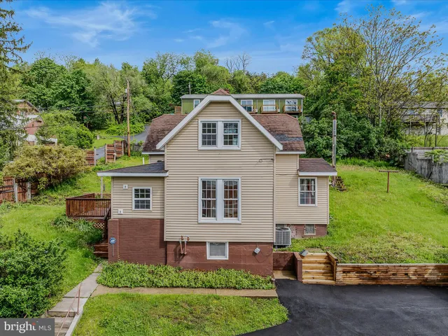 $264,000 | 151 South Laurel Avenue, Berkeley Springs, WV 25411