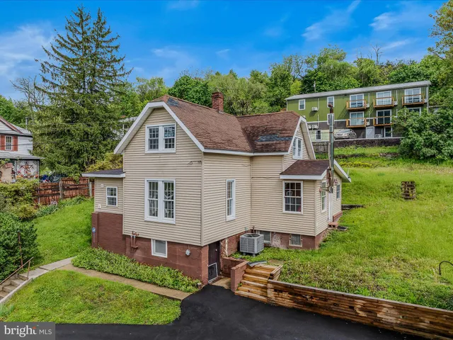 $264,000 | 151 South Laurel Avenue, Berkeley Springs, WV 25411