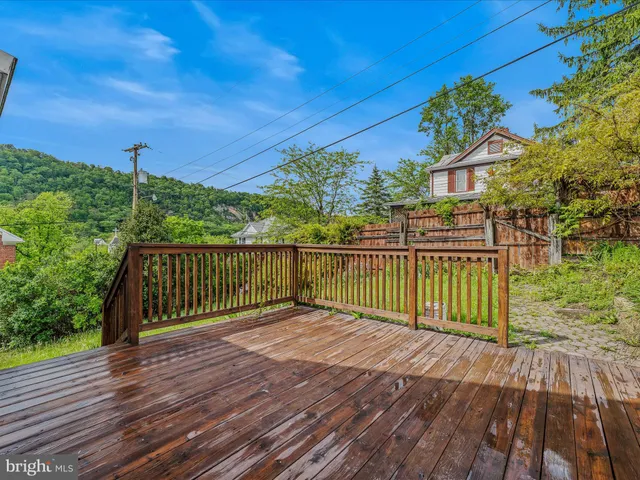 $264,000 | 151 South Laurel Avenue, Berkeley Springs, WV 25411