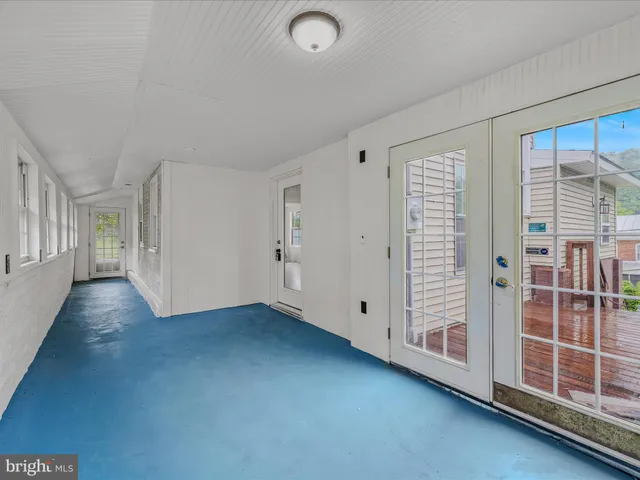 $264,000 | 151 South Laurel Avenue, Berkeley Springs, WV 25411