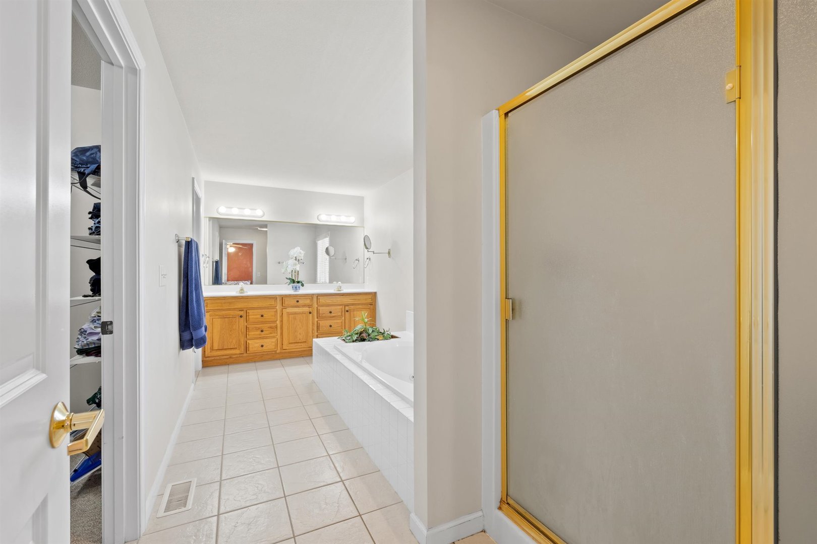 4512 Doverbrook Drive Champaign, IL 61822 - Photo 40 of 62 a bathroom with a tub shower and sink