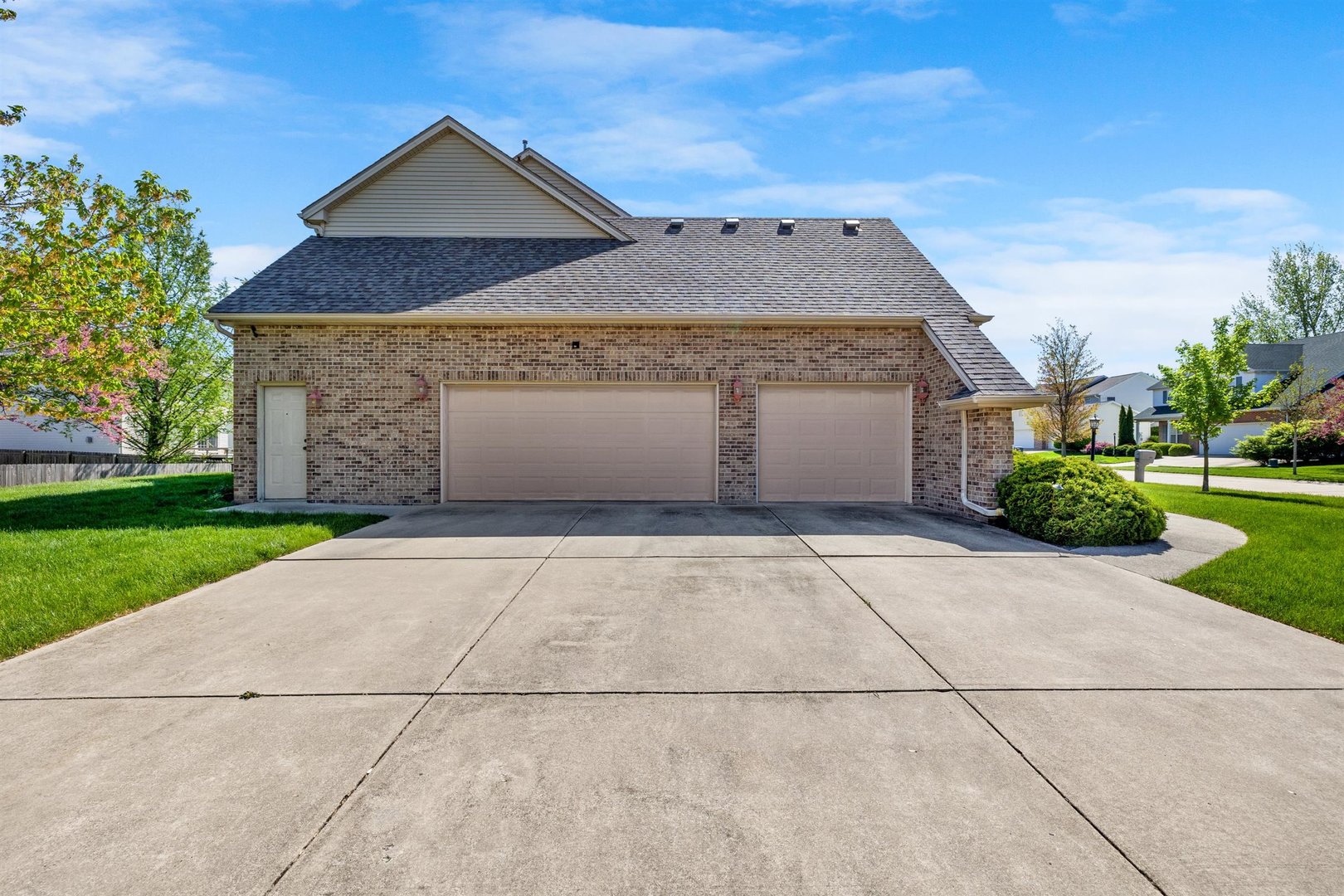 4512 Doverbrook Drive Champaign, IL 61822 - Photo 54 of 62 a front view of a house with garden