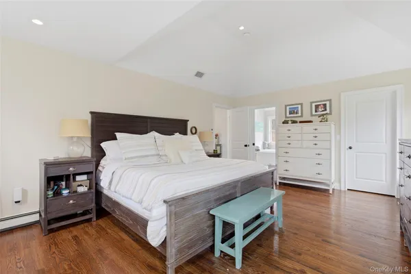 a bed room with a bed and a closet