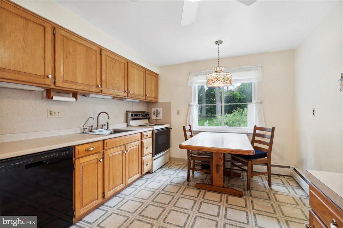 13 Chetwynd Road Paoli, PA 19301 - Photo 5 of 15 Kitchen