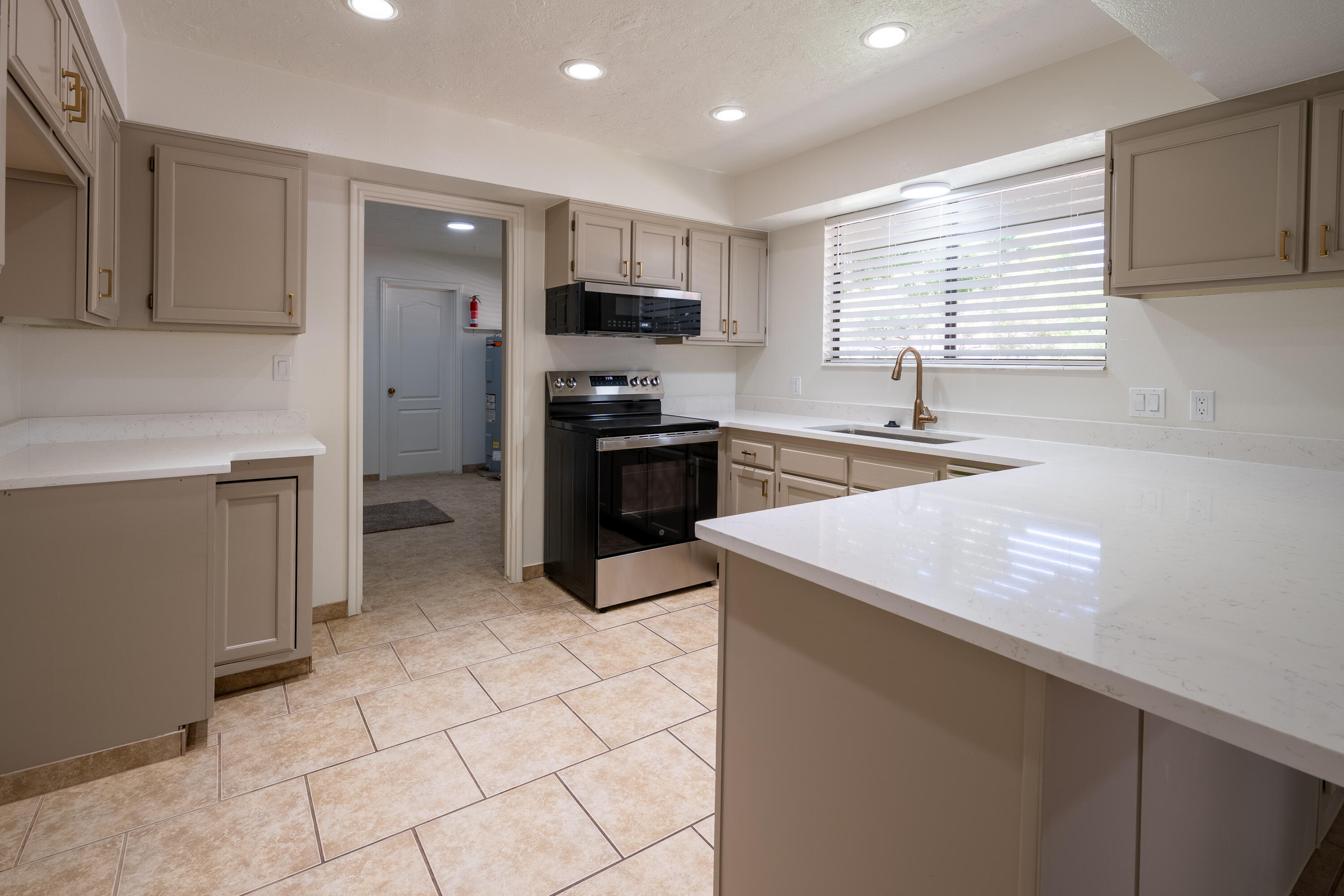 3716 West Marigold Way St. George, UT 84790 - Photo 16 of 48 kitchen