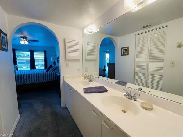 a en suite bathroom with a double vanity sink and a mirror