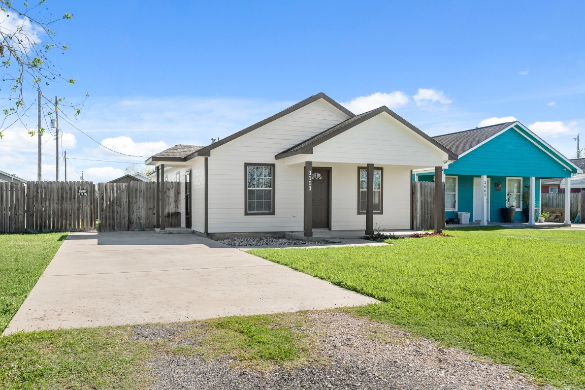 3003 Florida Street Dickinson, TX 77539 - Photo 2 of 18