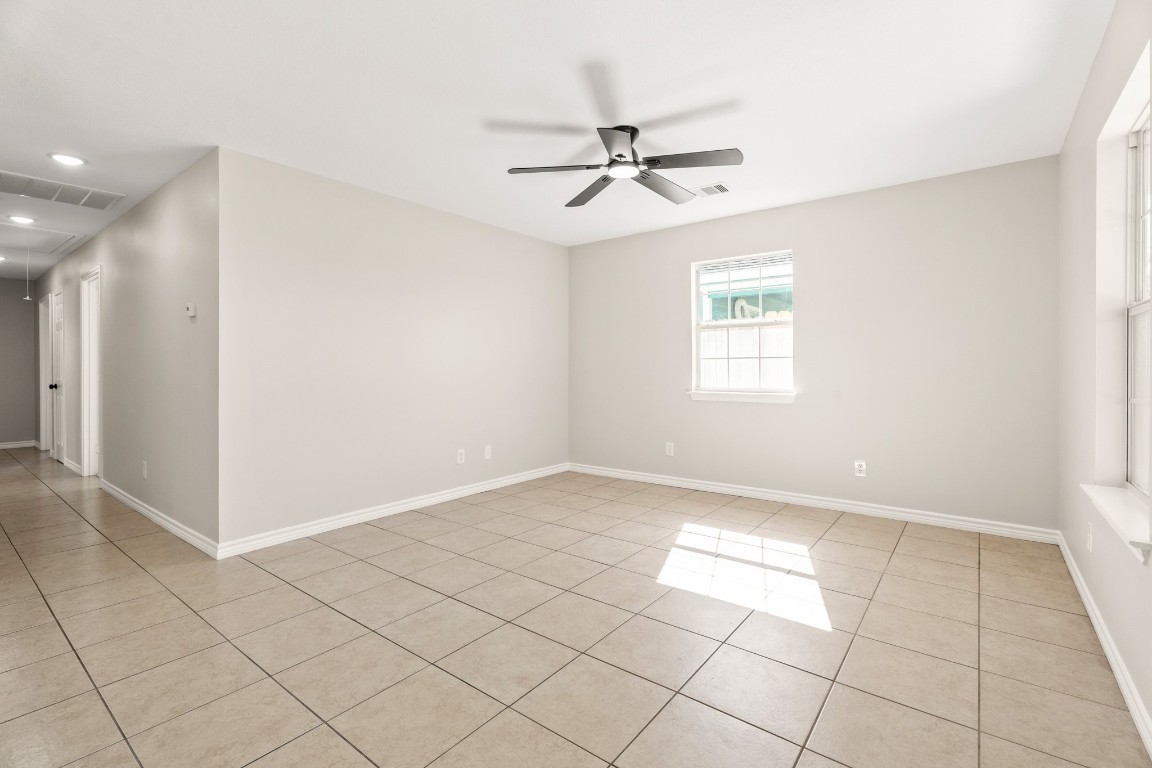 3003 Florida Street Dickinson, TX 77539 - Photo 3 of 18