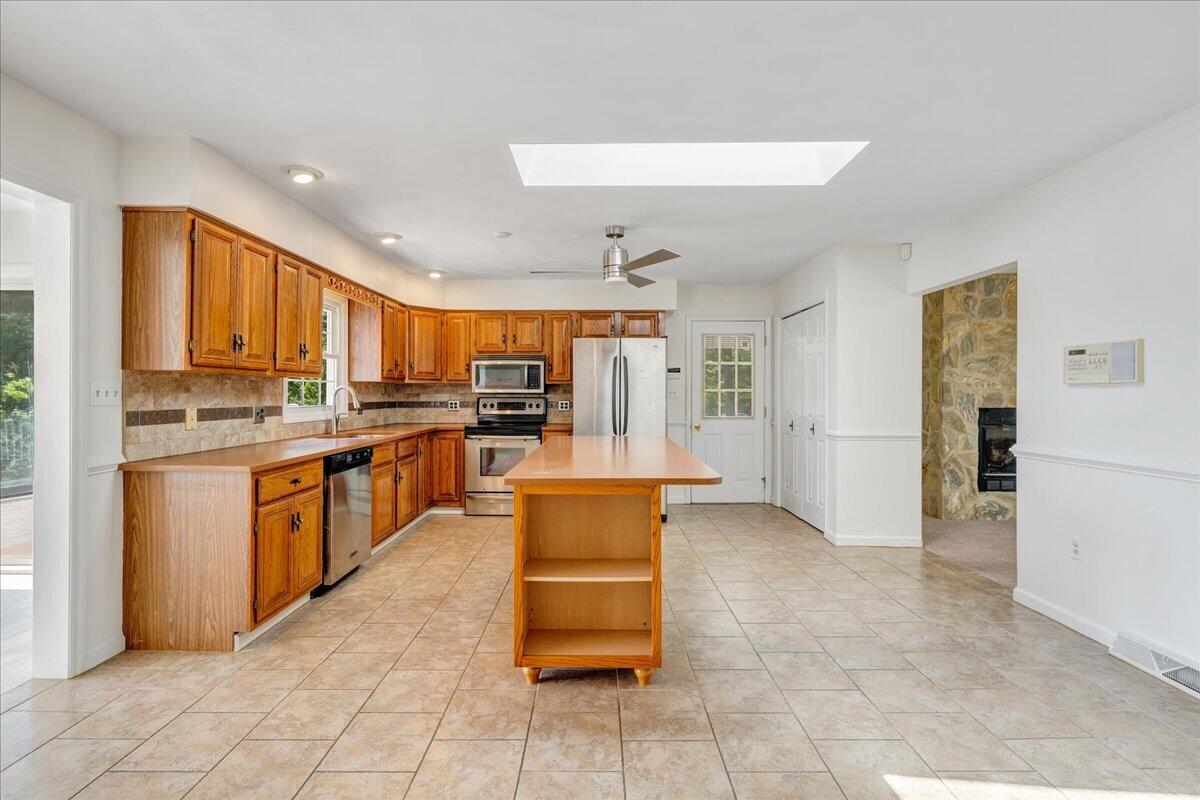 3222 Lakewood Forest Road Moneta, VA 24121 - Photo 19 of 97 19-MIB09756