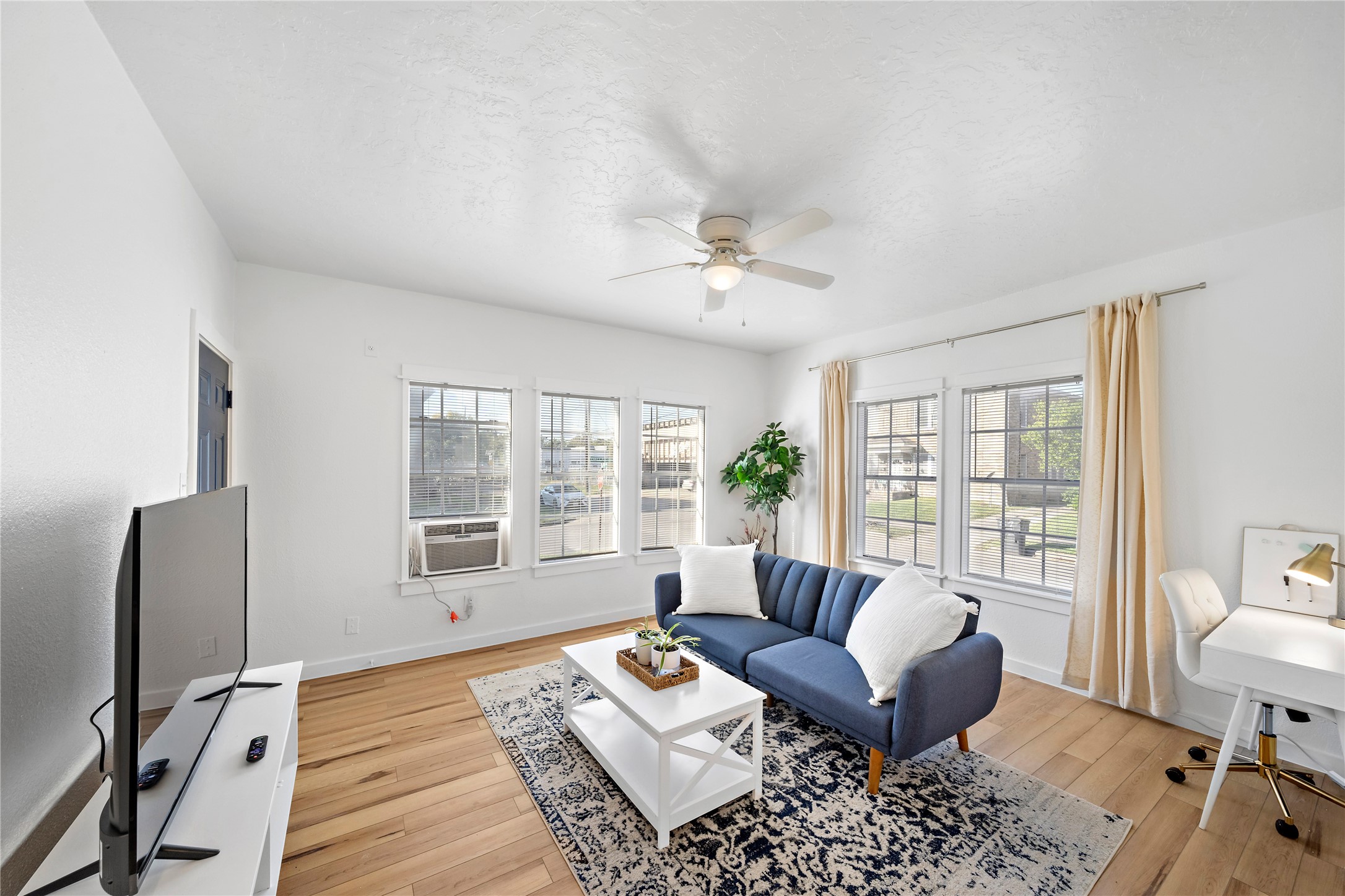 3901 Dallas Street, Unit B Houston, TX 77023 - Photo 8 of 32