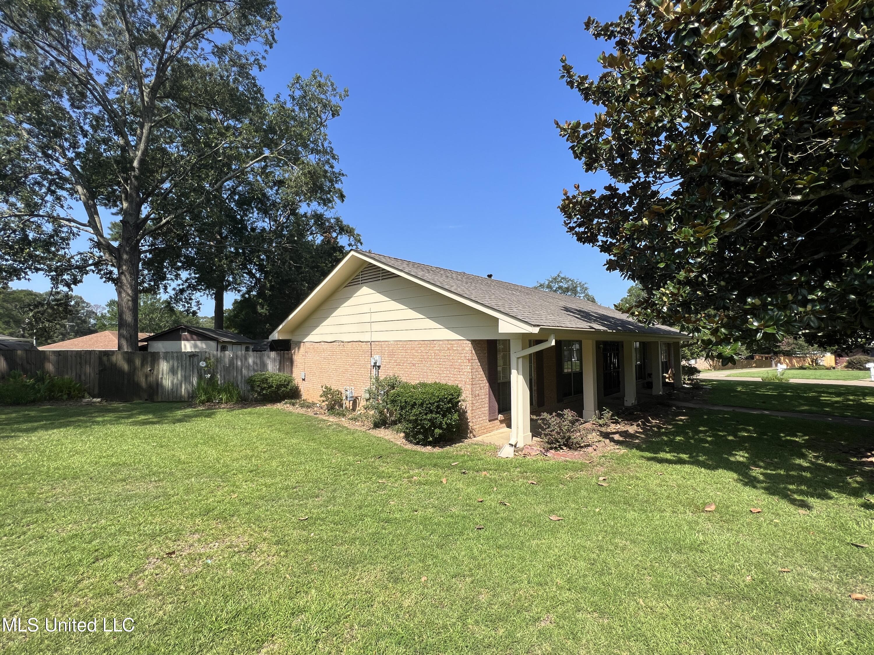 34 Quail Ridge Drive Brandon, MS 39042 - Photo 7 of 34 Photo Jul 18 2023, 10 11 07 AM