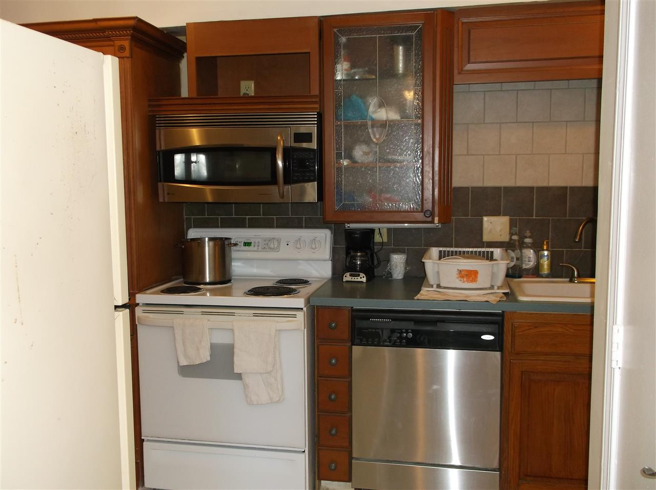 5004 Flint Ridge Place, Unit 5004 Raleigh, NC 27609 - Photo 6 of 12 Kitchen