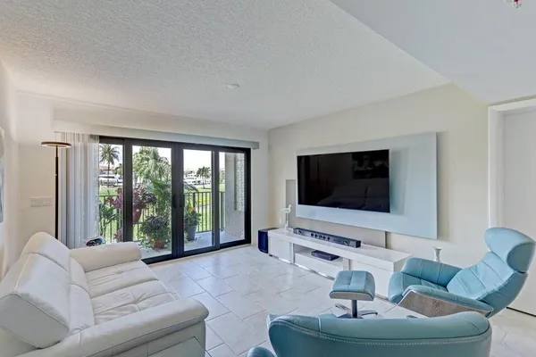 $599,000 | 901 Seafarer Circle, Unit 105, Jupiter, FL 33477