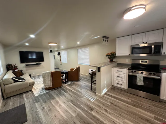 a view of a house with backyard and trees