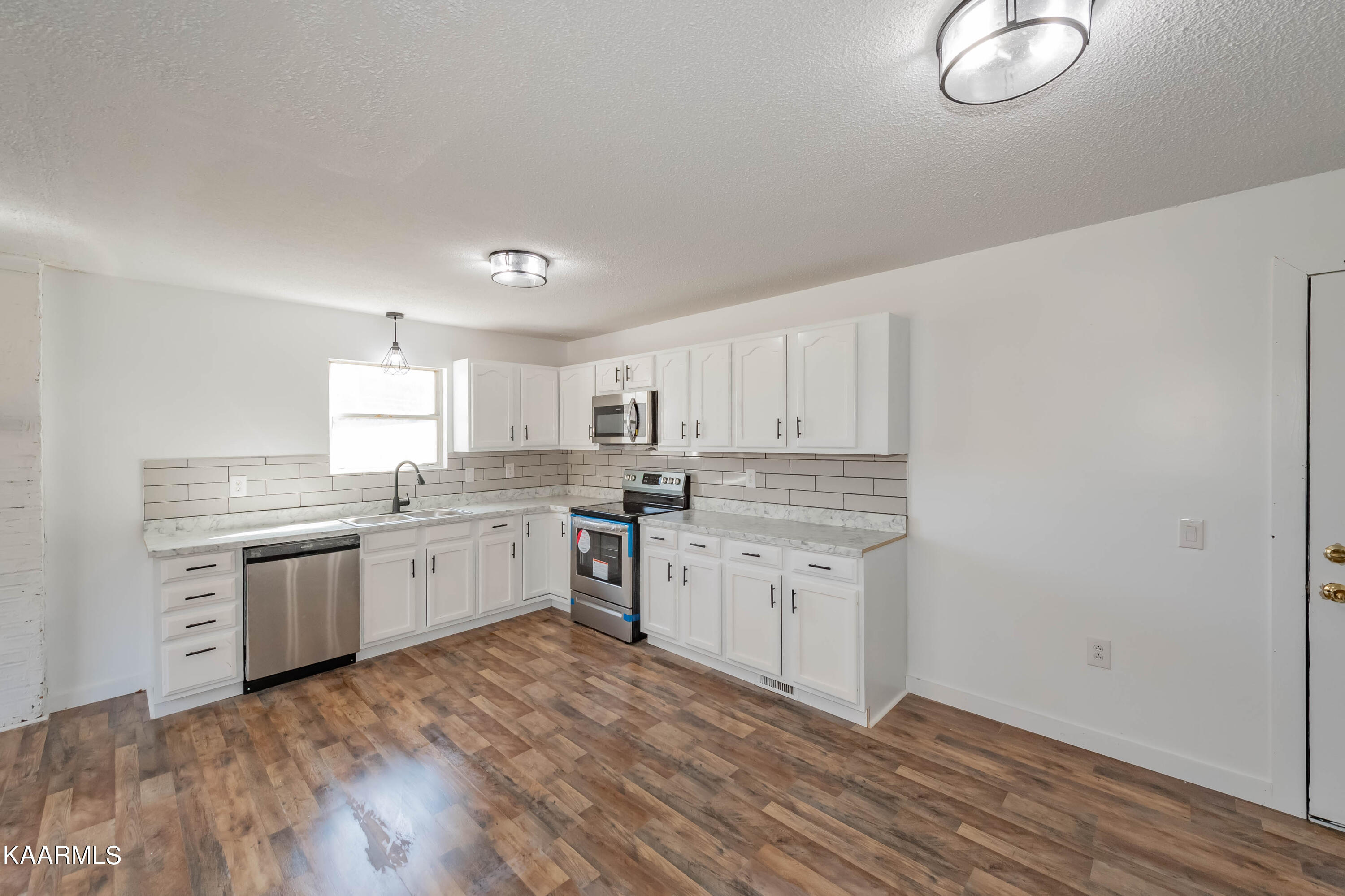 6403 Maloneyville Road Corryton, TN 37721 - Photo 5 of 26 DSC_2567-Edit