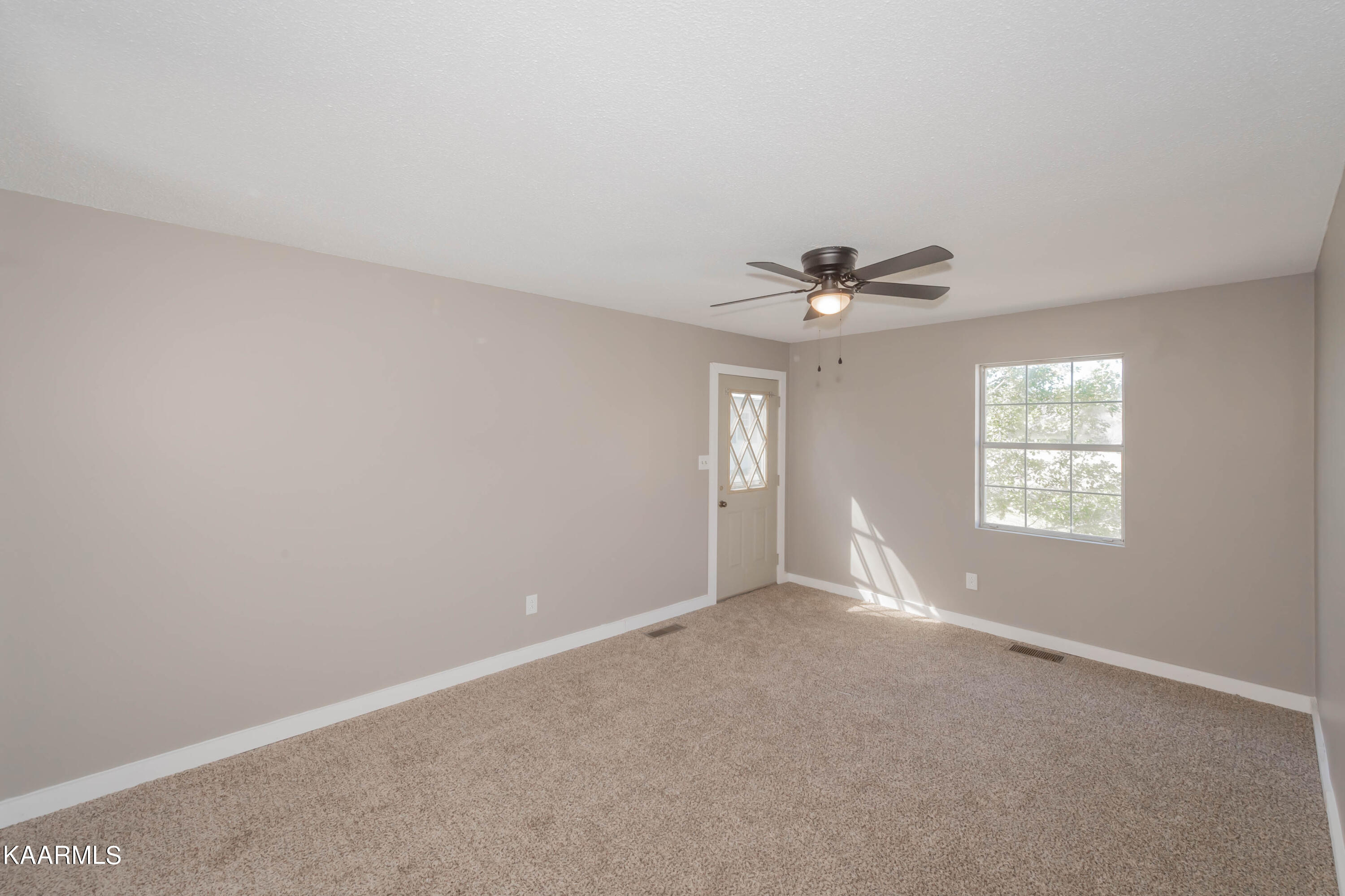 6403 Maloneyville Road Corryton, TN 37721 - Photo 9 of 26 DSC_2563