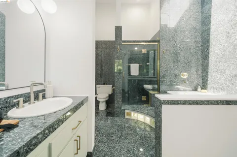 $1,098,000 | 3 Windward Hill, Oakland, CA 94618