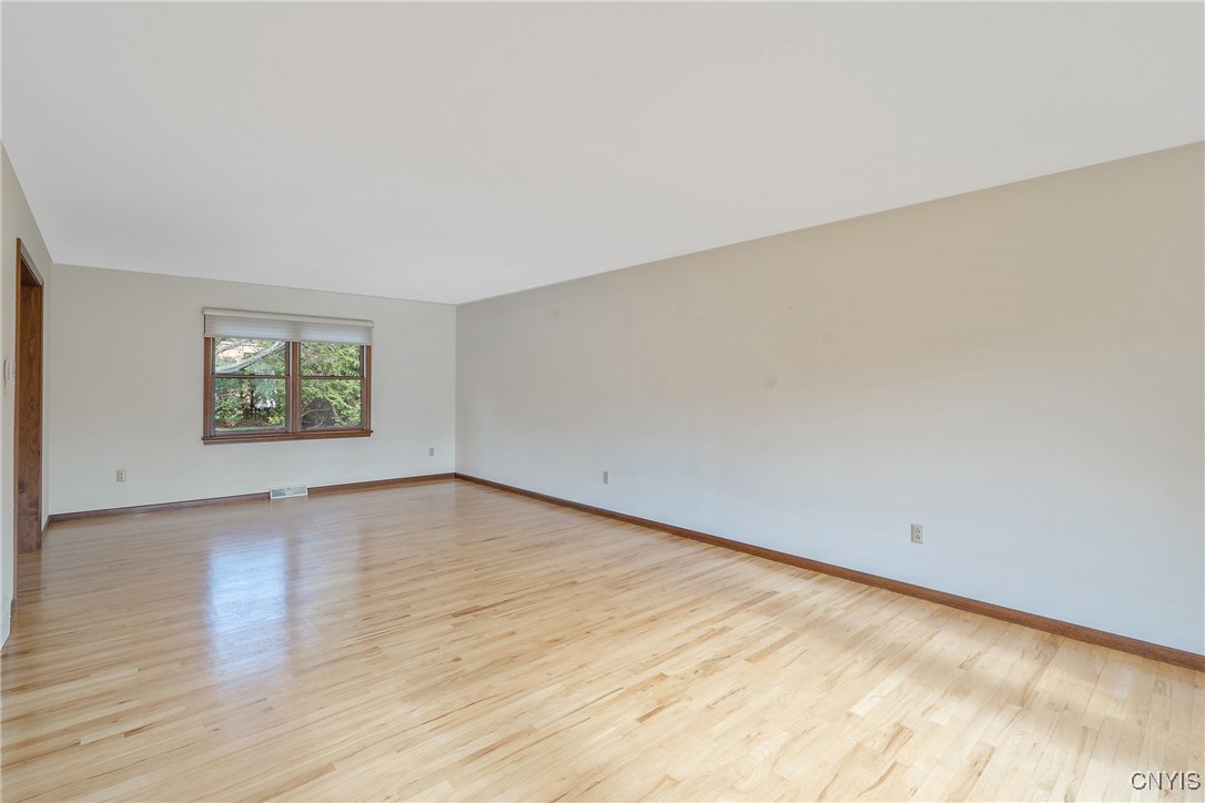 7262 Wren Circle Manlius, NY 13066 - Photo 5 of 40