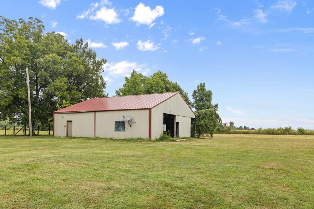 13854 Highway 70 Proctor, AR 72376 - Photo 5 of 31 a house with a garden