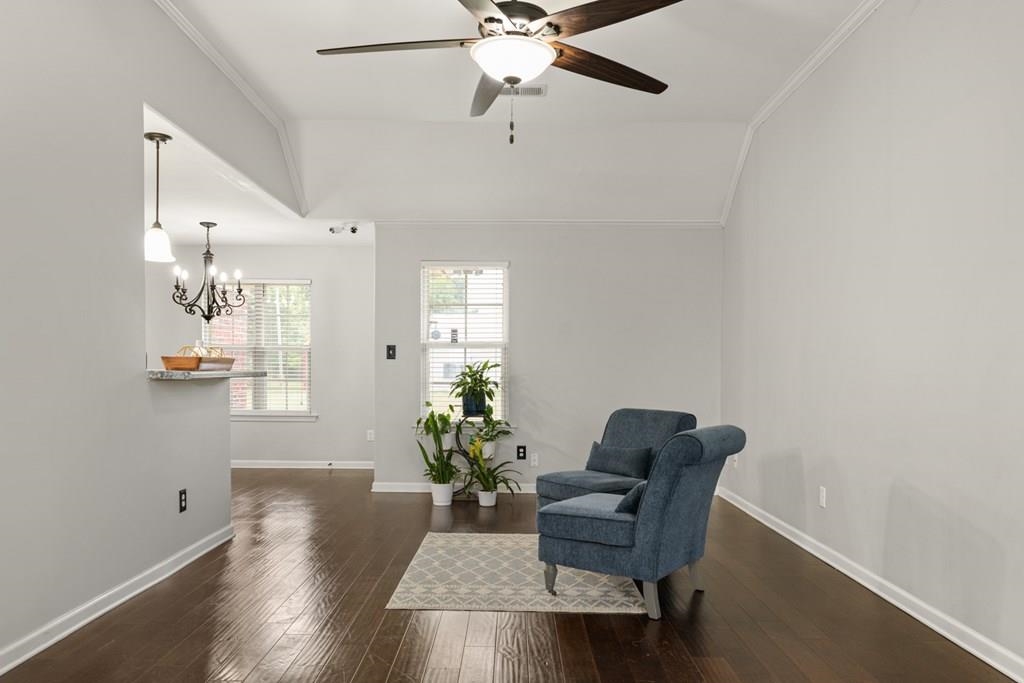 13854 Highway 70 Proctor, AR 72376 - Photo 9 of 31 a living room with furniture and a potted plant