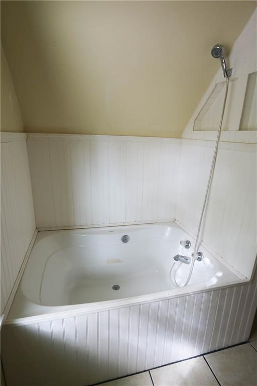 117 Chicora Road Butler, PA 16001 - Photo 13 of 18 Soaking tub in full bath