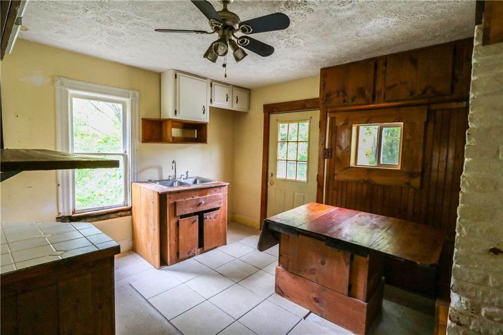 117 Chicora Road Butler, PA 16001 - Photo 5 of 18 Eat-in kitchen.