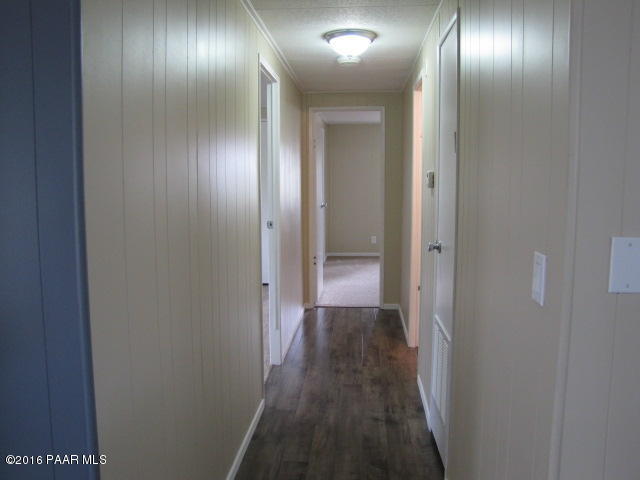 10249 Black Angus Road Dewey, AZ 86327 - Photo 12 of 39 Hall way to bedrooms