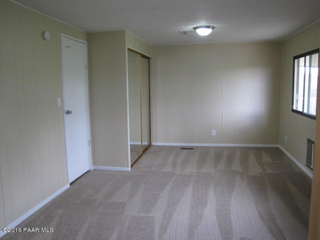 10249 Black Angus Road Dewey, AZ 86327 - Photo 17 of 39 Master bedroom