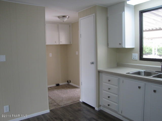 10249 Black Angus Road Dewey, AZ 86327 - Photo 19 of 39 Kitchen/laundry
