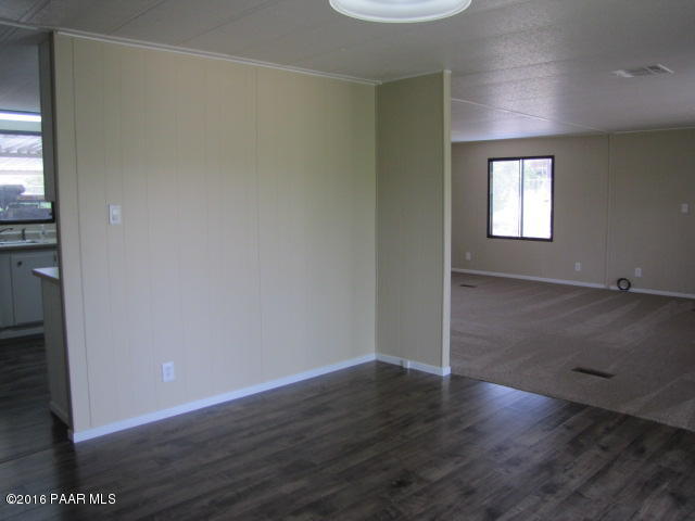 10249 Black Angus Road Dewey, AZ 86327 - Photo 2 of 39 Dining area