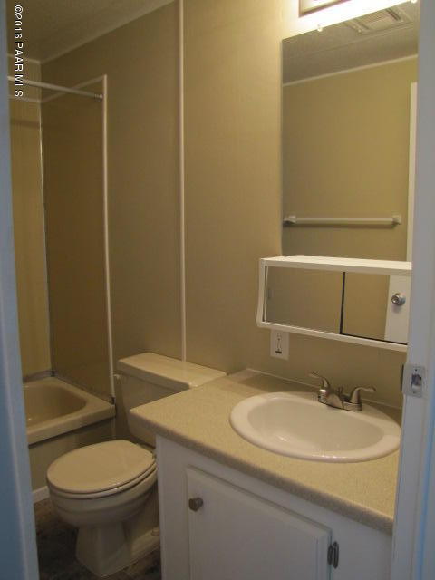 10249 Black Angus Road Dewey, AZ 86327 - Photo 25 of 39 Hall bath