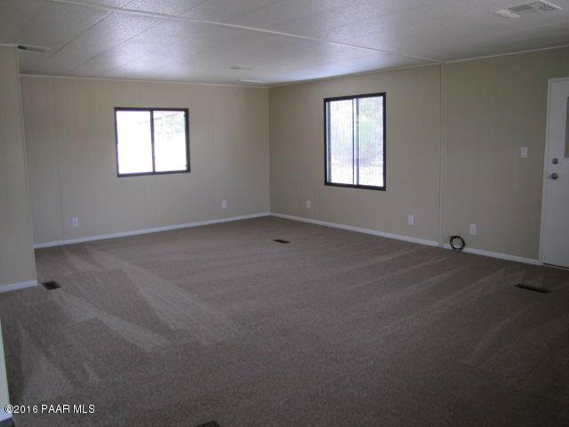 10249 Black Angus Road Dewey, AZ 86327 - Photo 3 of 39 Living room