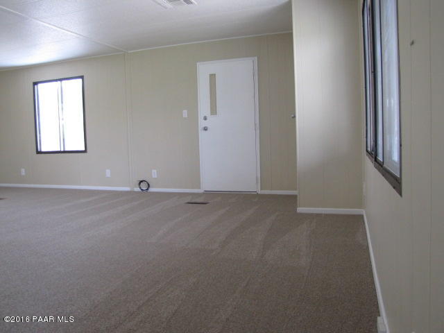 10249 Black Angus Road Dewey, AZ 86327 - Photo 4 of 39 Living room