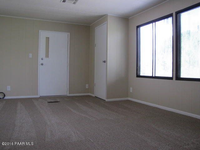 10249 Black Angus Road Dewey, AZ 86327 - Photo 5 of 39 Living area