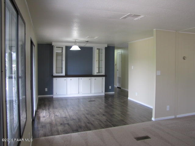 10249 Black Angus Road Dewey, AZ 86327 - Photo 7 of 39 Dining area