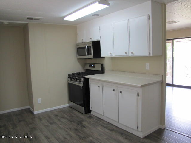 10249 Black Angus Road Dewey, AZ 86327 - Photo 10 of 39 Kitchen