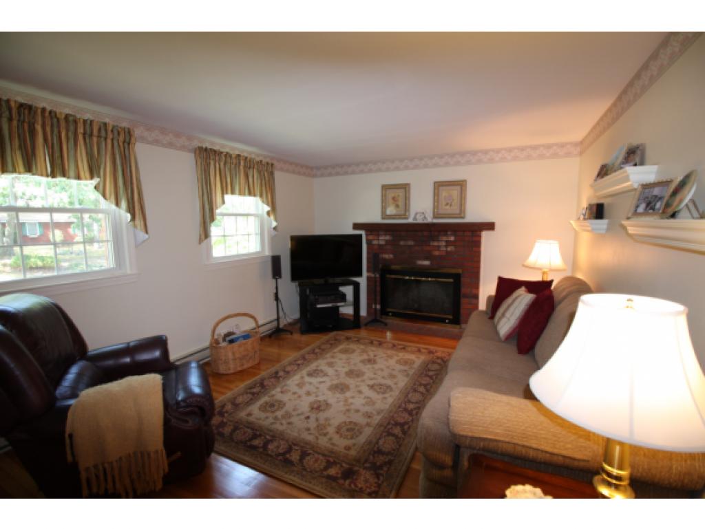 14 Nightingale Road Nashua, NH 03062 - Photo 13 of 20