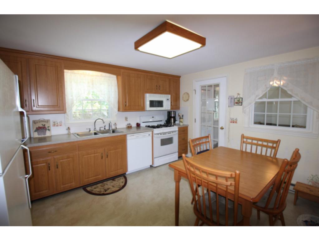 14 Nightingale Road Nashua, NH 03062 - Photo 9 of 20
