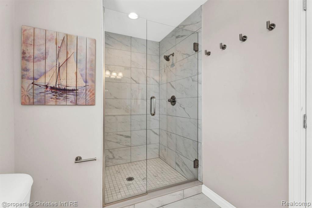 2512 East Maple Road Troy, MI 48083 - Photo 22 of 49
