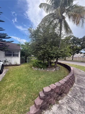 a view of a yard with table and chairs