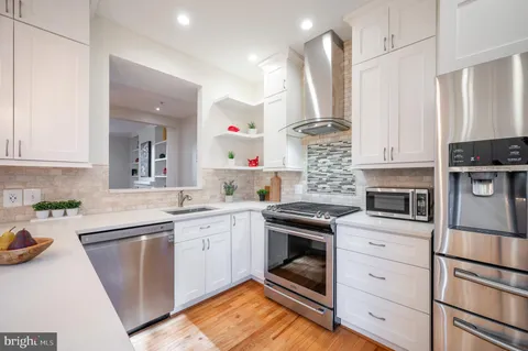 $980,000 | 122 Sanborn Place, Alexandria, VA 22305