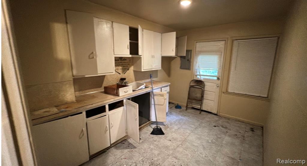 18644 Kelly Road Detroit, MI 48224 - Photo 4 of 9