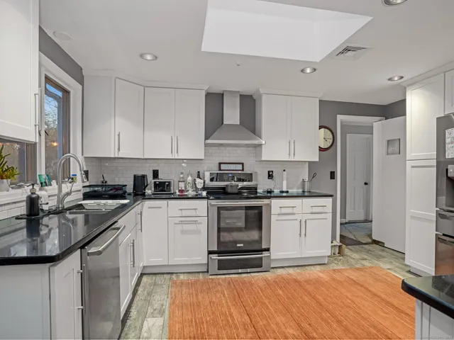 $10,000 | 10 Tupelo Road, Westport, CT 06880