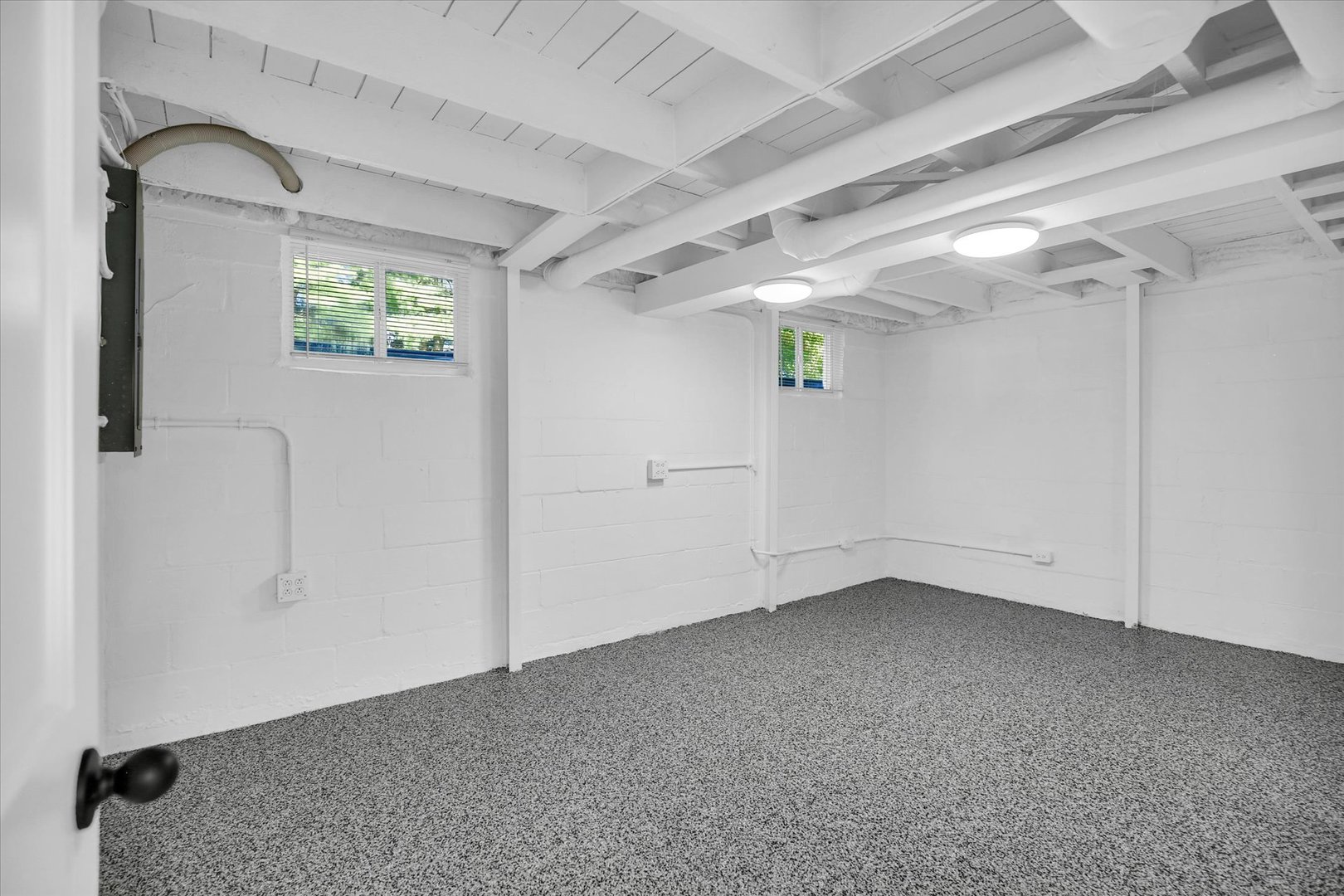 221 East 5th Avenue Rankin, IL 60960 - Photo 25 of 44 an empty room with windows