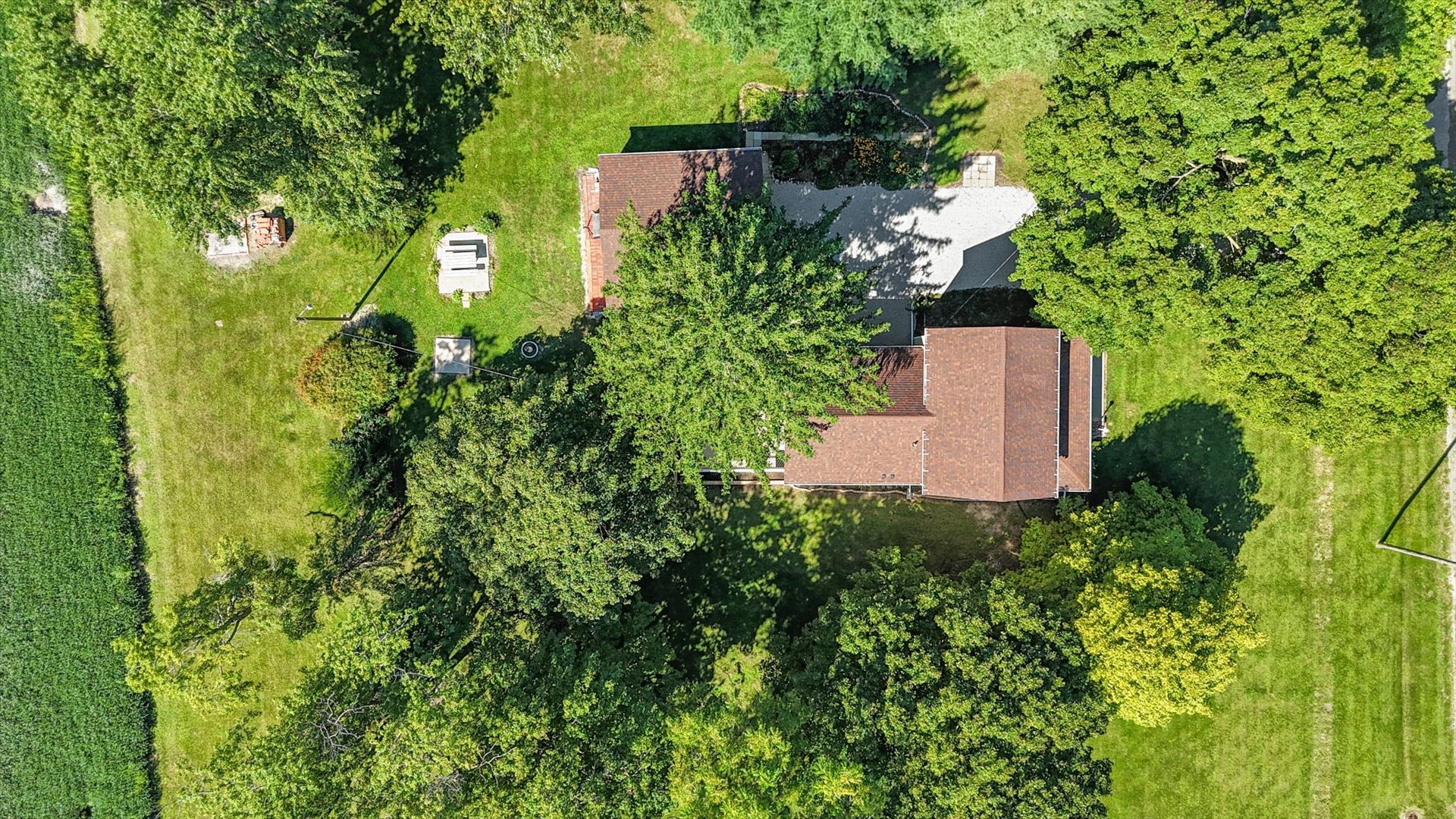 221 East 5th Avenue Rankin, IL 60960 - Photo 42 of 44 an aerial view of a house with a yard